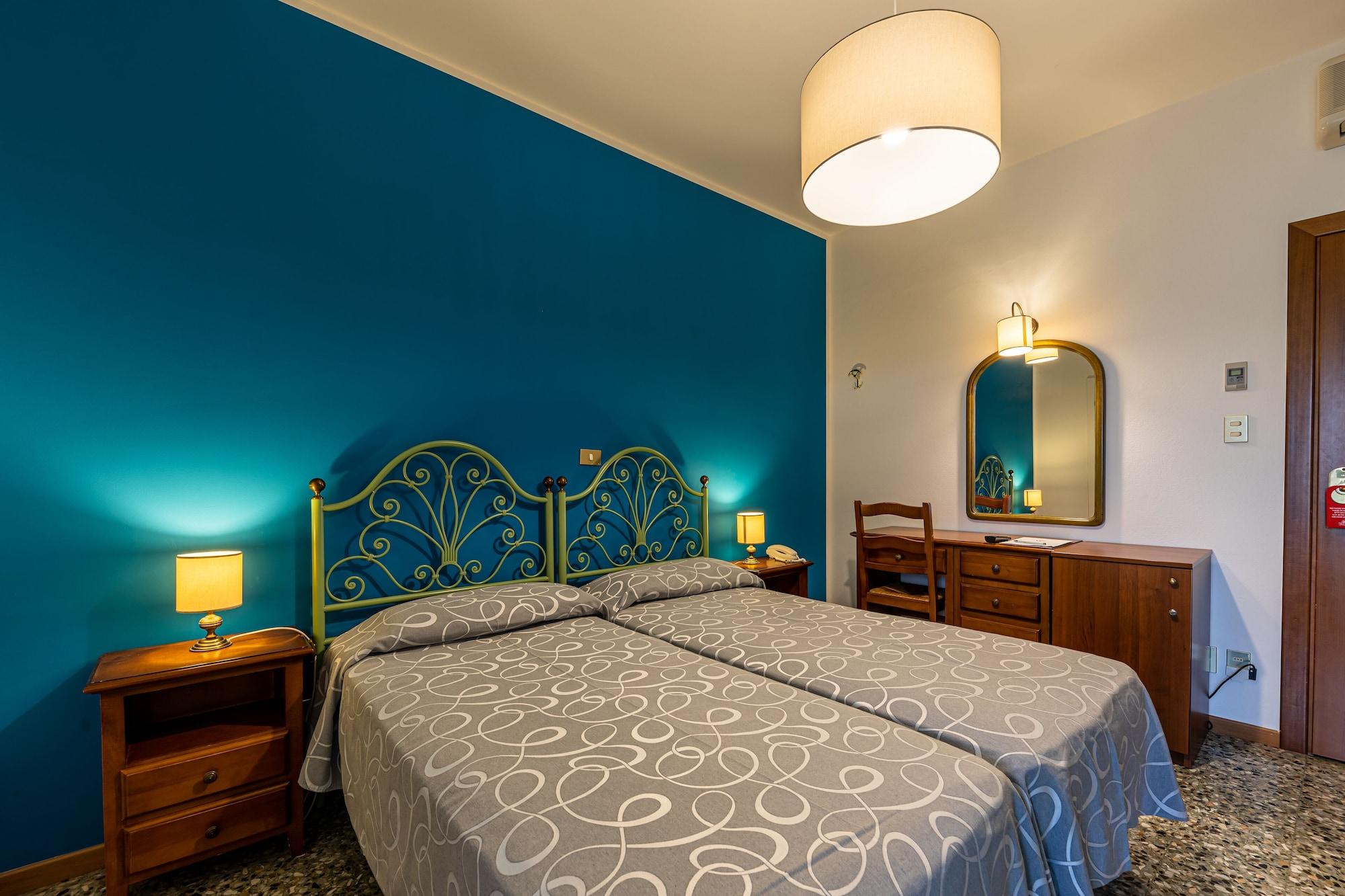 Hotel Bisesti ***S Garda  Exterior photo