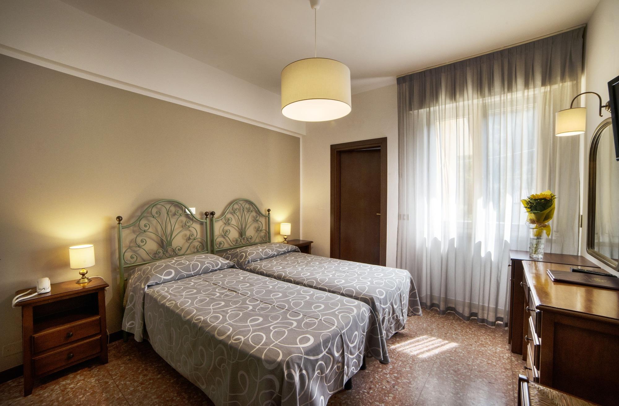 Hotel Bisesti ***S Garda  Exterior photo