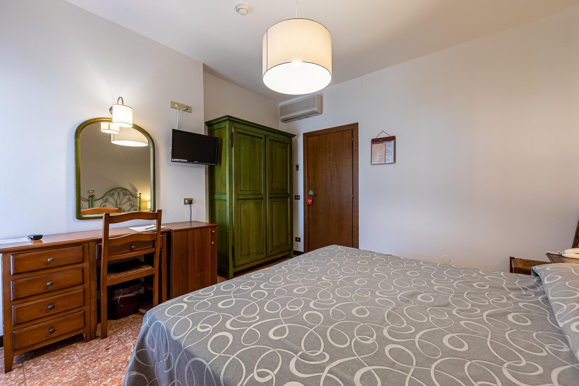 Hotel Bisesti ***S Garda  Exterior photo