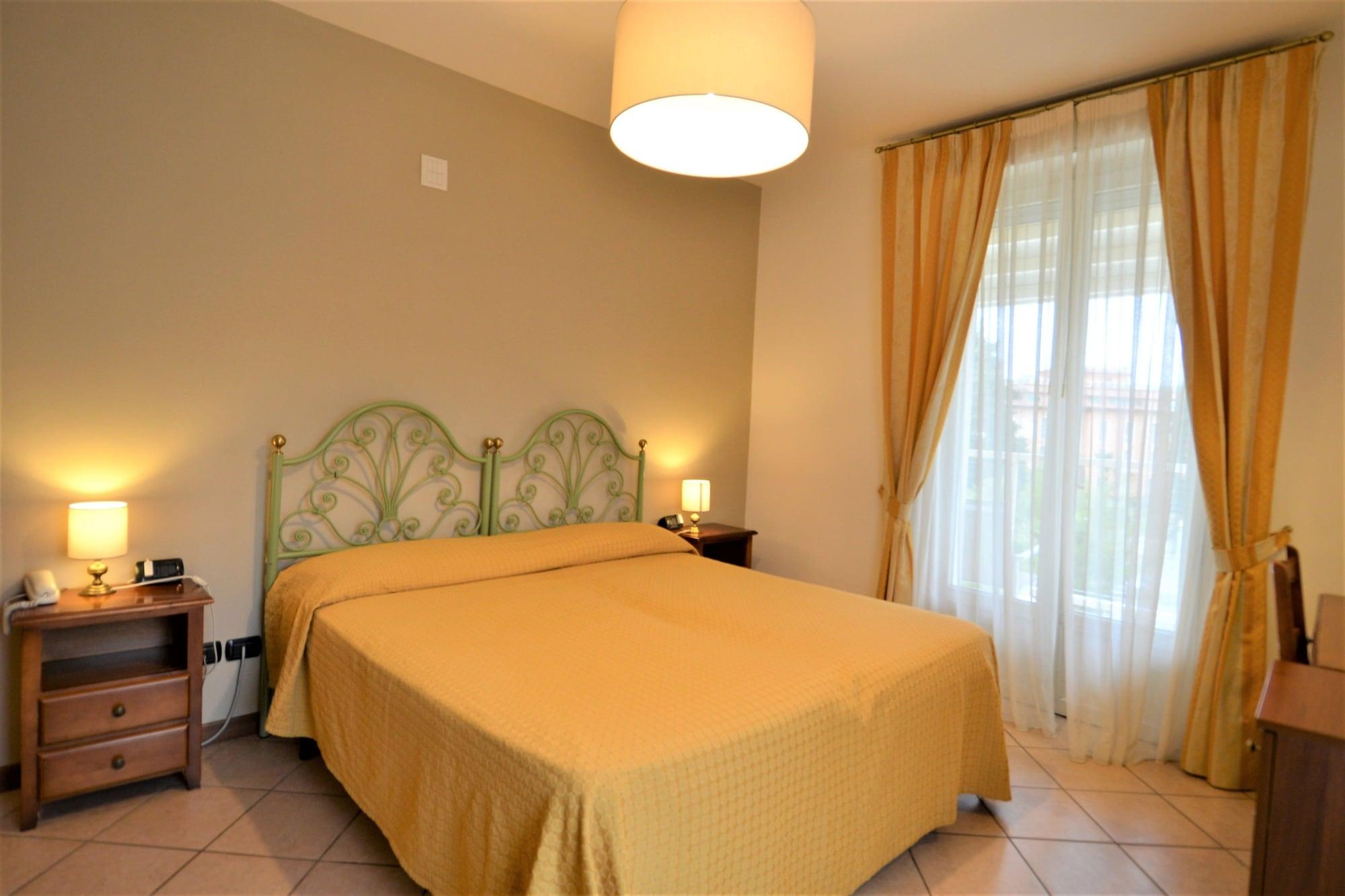 Hotel Bisesti ***S Garda  Exterior photo