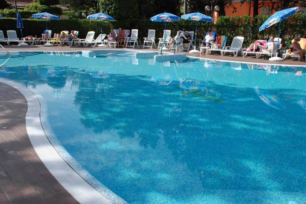 Hotel Bisesti ***S Garda  Exterior photo