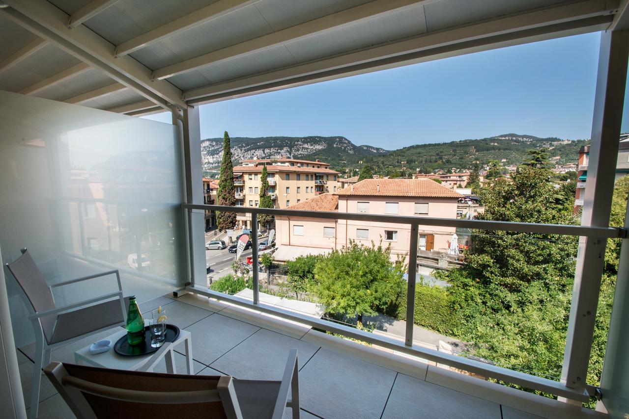 Hotel Bisesti ***S Garda  Exterior photo